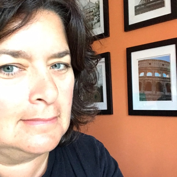 Meet your Posher, Christy - Picture 1 of 1